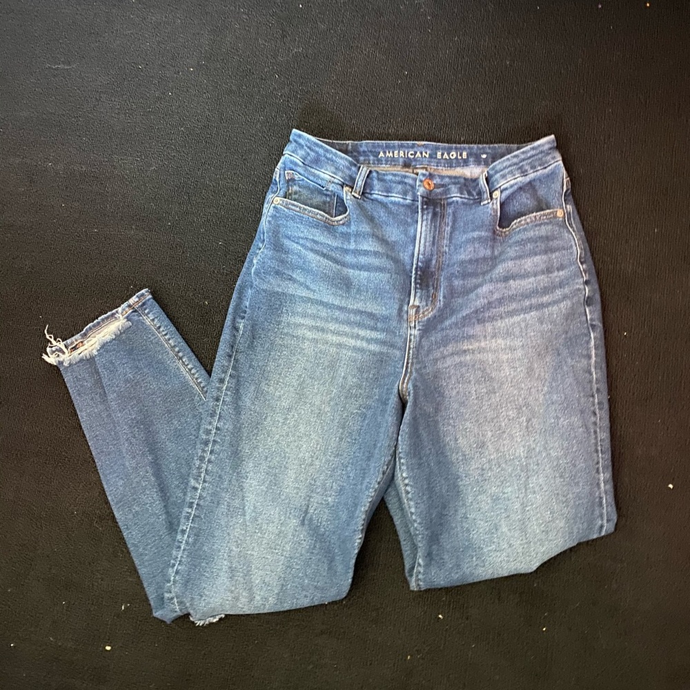 American Eagle high wasted, curvy mom jeans